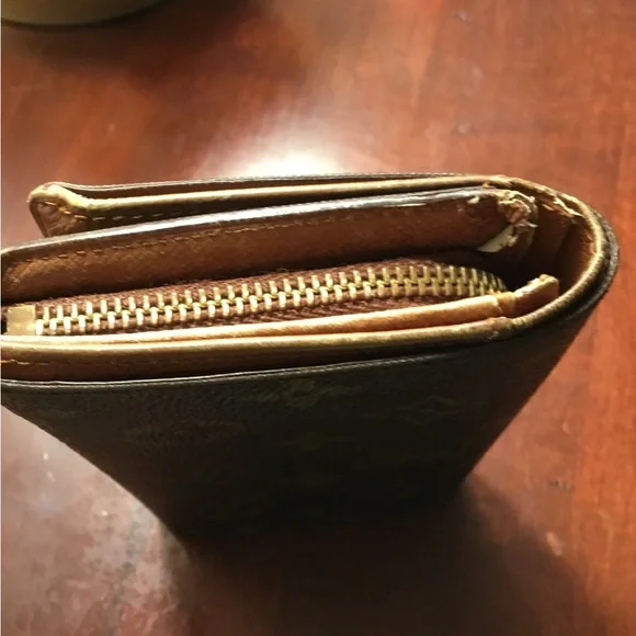 Louis Vuitton Monogram Wallet in Black and Gold - Picture 16 of 16